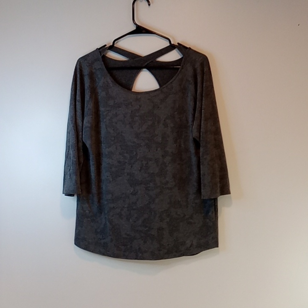 Under Armour 3/4 Sleeve Open Back Blouse Shirt Top Women’s Sz Large EUC NICE!